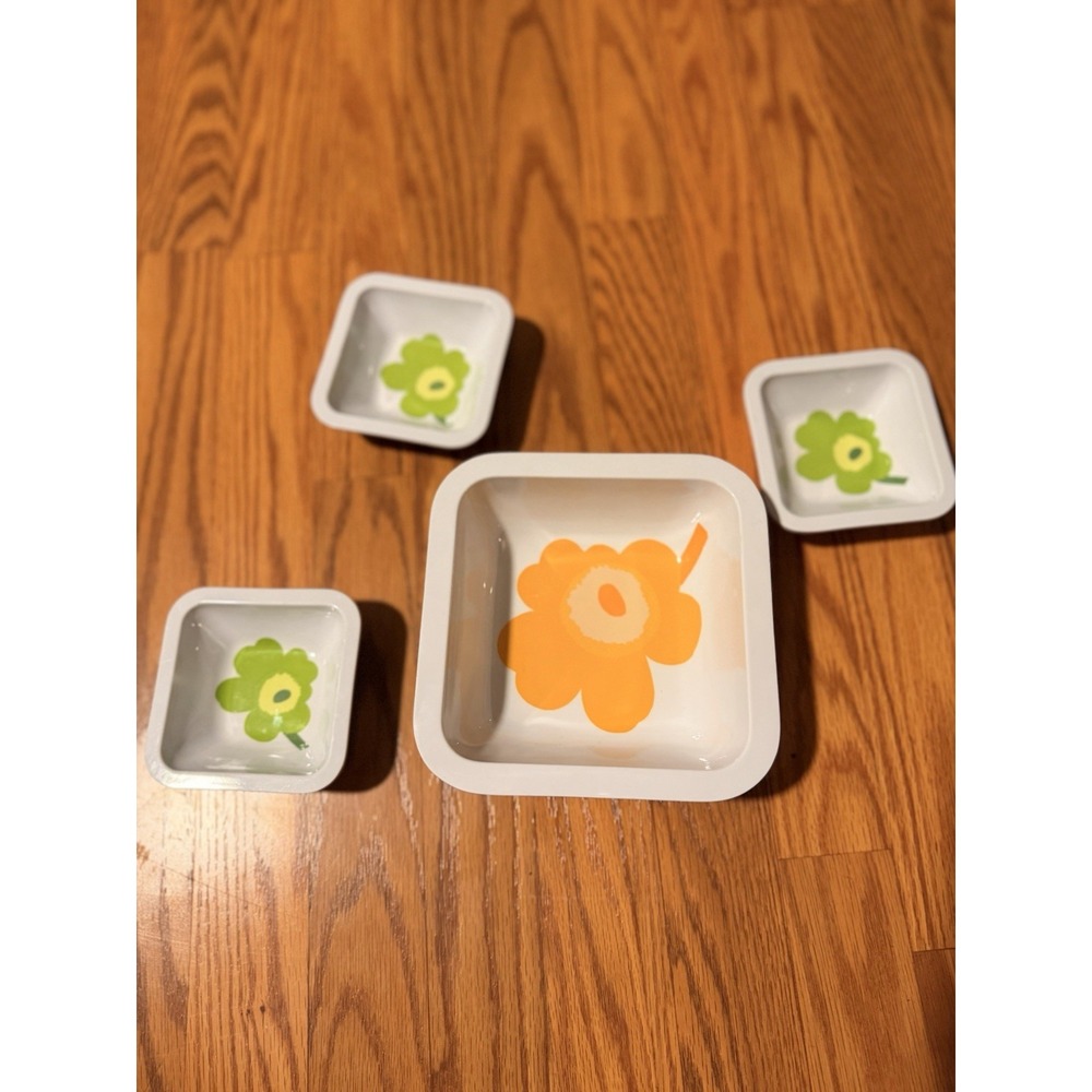 Marimekko by Zak Designs Yellow Green Poppy Flower Melamine 4 Piece Bowls RARE